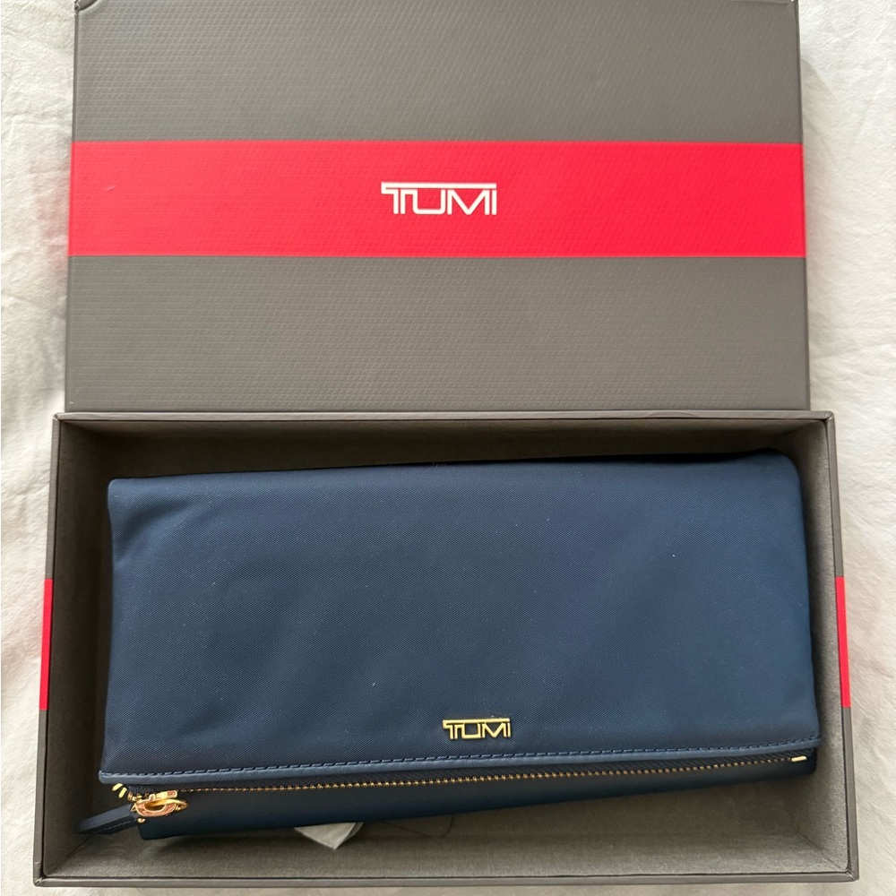 Brand NEW Tumi Ocean Blue Voyageur Travel Wallet Wristlet Clutch Purse Authentic